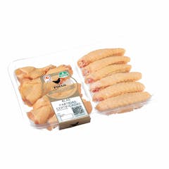 Alas partidas de pollo certificado alimentado con un 50% de maíz