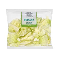 Lechuga romana cortada y lavada